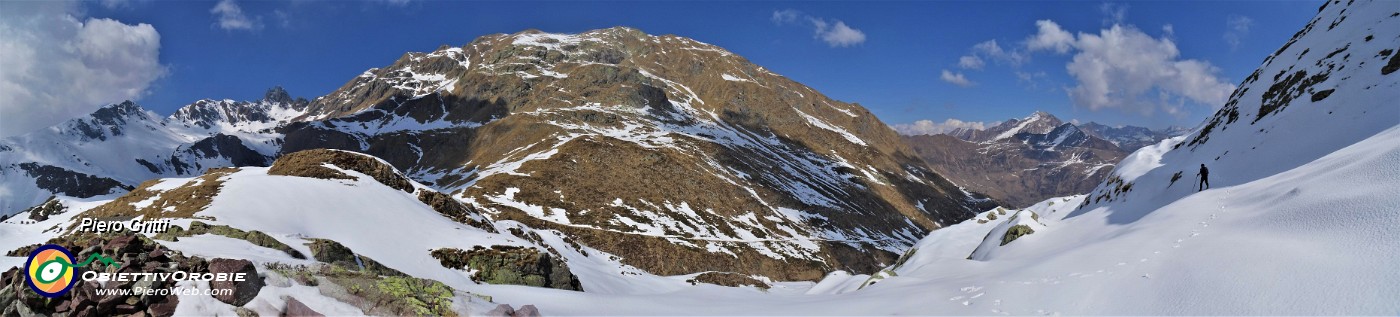 36 Vista panoramica, a dx la Valle Ponteranica verso Ca' San Marco, a sx  la Valle dei Laghetti di Ponteranica.jpg